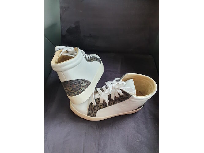 bottines fille, chaussures orthopédiques réalisées par Confort Orthopédie Toulouse 31